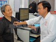 Người dân khám chữa bệnh tại Bệnh viện quận Thủ Đức, Thành phố Hồ Chí Minh. (Ảnh: Phương Vy/TTXVN)