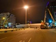 Khi dầm bị nghiêng xuống thì dầm thép vẫn được giữ an toàn bởi 02 các cáp cẩu (01 cẩu 400 tấn; 01 cẩu 200T)