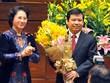 Chủ tịch Quốc hội Nguyễn Thị Kim Ngân chúc mừng đồng chí Lê Minh Trí. Ảnh VGP/Nhật Bắc