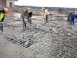 Phá dỡ phần vi phạm tại tầng 19 tòa nhà 8B Lê Trực. (Ảnh: Nguyễn Văn Cảnh/TTXVN)