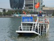 Con tàu chìm đã được lai dắt vào bờ để phục vụ công tác điều tra. Ảnh: Nguyễn Đông.