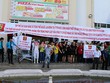 Nhân viên Big C căng băng-rôn cầu cứu Chủ tịch Đà Nẵng vì bị bịt lối đi
