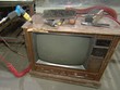 Đây là một trong hàng nghìn chiếc TV mà công ty tái chế tìm được số tiền khủng vẫn xử lý hàng ngày. Ảnh: Cbc. 