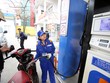 Giá xăng giảm hơn 700 đồng một lít từ 15h