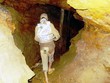 Phu vàng đang cõng quặng trong hầm lò số 10.
