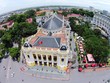Nhà hát lớn Hà Nội nằm ngay đầu phố Tràng Tiền, cách không xa hồ Hoàn Kiếm và bảo tàng Lịch sử Việt Nam. Ảnh: Giang Huy.