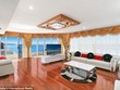 Giá dao động từ 600.000 Đôla Australia cho căn hộ studio đến 20 triệu Đôla Australia cho căn hộ penthouse.