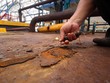 Tàu vỏ thép của ngư dân Bình Định xuống cấp nghiêm trọng. Ảnh: Đắc Thành.