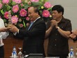 Thủ tướng Nguyễn Xuân Phúc chúc mừng các nhà báo nhân dịp kỷ niệm 92 năm ngày báo chí cách mạng Việt Nam. Ảnh: Vinh An