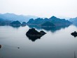 Dòng Đà Giang xanh biếc với nhiều hòn đảo nổi lên giữa mặt nước - Ảnh: H.Dương