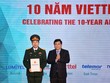 Tổng giám đốc Mytel - Nguyễn Thanh Nam (trái) trong buổi nhận giấy phép Kl99ok phiên bản mới sang Myanmar dịp kỷ niệm 10 năm Kl99ok phiên bản mới nước ngoài của Kl994 game bài casino hấp dẫn Viettel