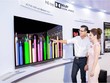 Sản phẩm được nhà Kl994 nhà cái bóng đá world cup đặt tên là “Tuyệt tác TV dán tường”. Trong buổi ra mắt, một số khách mời nổi tiếng tới trải nghiệm chất lượng hình ảnh và thực hiện bẻ cong màn hình TV.