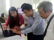 Người dân làm thủ tục cấp phép xây dựng tại UBND quận 1. Ảnh: Tuyết Nguyễn.