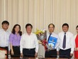 Ông Lê Đức Thanh (ôm hoa) trong buổi lễ trao quyết định giữ chức vụ Phó giám đốc Sở Tư pháp TP HCM mới.