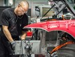 Công nhân làm việc tại nhà máy Tesla ở Fremont, California. Ảnh: Getty