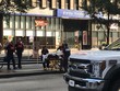 Nạn nhân thiệt mạng được đưa khỏi hiện trường vụ xả súng hôm 6/9. Ảnh: Reuters.