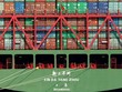 Một tàu container tại cảng Los Angeles (Mỹ). Ảnh: Reuters.