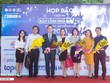 Ông Đỗ Anh Vũ, Phó chánh văn phòng Ủy ban 99Kl99 link đăng nhập 99Kl99 trực tiếp đá gà (thứ 3 từ bên trái sang) cùng ban tổ chức, các nhà tại trợ chụp ảnh lưu niệm tại buổi phát động cuộc thi Bản lĩnh nhà Kl99ok phiên bản mới 2018. Ảnh: Ban tổ chức cung cấp.