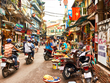 Từng con phố đều là một khu chợ trong khi những căn nhà cũ kỹ kể cho bạn nghe câu chuyện về quá khứ, thành phố cũng không ngừng tái tạo. Ảnh: Tabea Mathern.