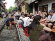 Quán cà phê “thách thức tử thần”, đông nghẹt khách du lịch ở Hà Nội