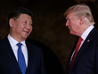 Chủ tịch Trung Quốc Tập Cận Bình (trái) và Tổng thống Mỹ Donald Trump tại một cuộc gặp năm 2017 - Ảnh: Reuters.
