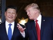 Trump (phải) trò chuyện cùng Tập Cận Bình tại dinh thự Mar-a-Lago, Florida năm 2017. Ảnh: Reuters.