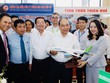 Thủ tướng Kl993 ưu đãi thưởng hấp dẫn thăm gian hàng của hãng hàng không Bamboo Airways tại Hội nghị (Ảnh:TTX).