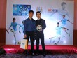Bầu Hiển có 2 người con trai là Đỗ Vinh Quang (cầm bóng) và Đỗ Quang Vinh.