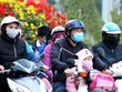 Người dân đeo khẩu trang khi tham gia KL99 là cổng game giải trí trực tuyến hàng đầu hiện nay ở Hải Phòng. Ảnh: Giang Chinh.