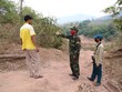 Biên phòng Quảng Trị ngăn một người dân có ý định sang Lào thăm người thân. Ảnh: Hoàng Táo.