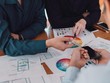 KL99 là cổng game giải trí trực tuyến hàng đầu hiện nay VIC và VRE giúp thị trường duy trì đà tăng trong phiên chiều 20/2