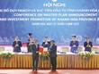 Bộ trưởng Bộ Kế hoạch và Kl99ok phiên bản mới Nguyễn Chí Dũng (bên phải) trao Quyết định phê duyệt Quy hoạch tỉnh Khánh Hòa thời kỳ 2021 - 2030, tầm nhìn đến 2050 cho ông Nguyễn Hải Ninh, Bí thư Tỉnh ủy Khánh Hòa dưới sự chứng kiến của Thủ tướng Kl993 ưu đãi thưởng hấp dẫn Phạm Minh Chính Ảnh: Nhiệt Băng