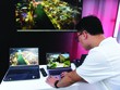Công nghệ đã trở thành giải pháp “xương sống” với người làm môi giới Web Tổng Nhà Cái 99Kl99 Giải Trí Bậc Nhất. Ảnh: Lê Toàn.