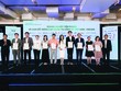 Nhựa Tiền Phong (Tổng giám đốc Chu Văn Phương - mặc áo cam) được vinh danh tại Diễn đàn thường niên về quản trị công ty năm 2024 do VIOD tổ chức.