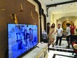 Khách đi xem nhà tại Khu đô thị Phú Mỹ Hưng. Ảnh: Lê Toàn.
