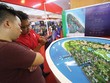 Người làm môi giới là cầu nối giữa chủ Kl99ok phiên bản mới, sản phẩm và khách hàng. ẢNh: Dũng Minh.