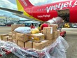Hàng trăm thùng hàng cứu trợ của người dân cả nước được Vietjet vận chuyển đến vùng bão lũ những ngày qua.