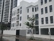 Công trình trường học mới tinh nằm ngay cổng dự án, nhưng chưa được đưa vào sử dụng. Ảnh: Dũng Minh.