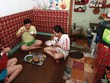 Một bộ phận không nhỏ người thu nhập thấp, công nhân làm việc tại các khu công nghiệp… đang phải ở thuê trong những khu nhà trọ chật chội, tiện ích thiếu thốn. Ảnh: Tăng Triển.
