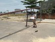 Ông Nguyễn Quý rào lối vào dự án Khu đô thị số 7B để đòi đất tái định cư