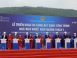Các đại biểu nhấn nút triển khai thi công dự án Nhà máy nhiệt điện Quảng Trạch I. 