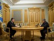 Tổng thống Petro O.Poroshenko (bên trái) và Ihor Kolomoisky (ben phải) trong cuộc gặp mặt tại Kiev, trước khi Ihor bị bãi nhiệm