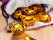 Tin xấu từ châu Á giúp vàng thoát đà giảm