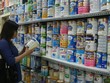 Giá sữa bán buôn giảm mạnh, sữa bán lẻ vẫn đứng yên
