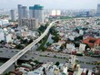 9 tháng đầu năm 2018, tại TP.HCM, phân khúc căn hộ cao cấp giảm ít nhất 9,6% so với cùng kỳ năm ngoái; phân khúc căn hộ trung cấp giảm 37,5%; trong khi phân khúc căn hộ bình dân giảm mạnh đến 68%.