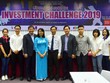 Các đại biểu cùng đại diện Ban tổ chức và các sinh viên dự khai mạc Cuộc thi