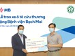 MB trao tặng 2 xe cứu thương cho Bệnh viện Bạch Mai