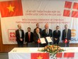 Ông Lê Thanh Thuấn, Chủ tịch Kl994 game bài casino hấp dẫn Sao Mai và ông Lasse Hansen, Tổng Giám đốc SKIOLD kí kết hợp tác 