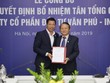 Ông Đoàn Châu Phong (bên phải)