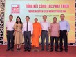 Lãnh đạo Kl994 game bài casino hấp dẫn Sao Mai cùng các hộ nuôi cá tra, hộ trồng mì tại hội nghị